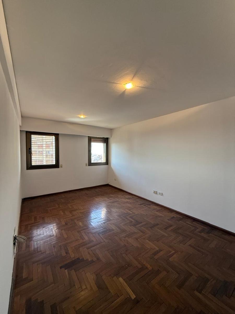 Av. Hipólito Yrigoyen 592